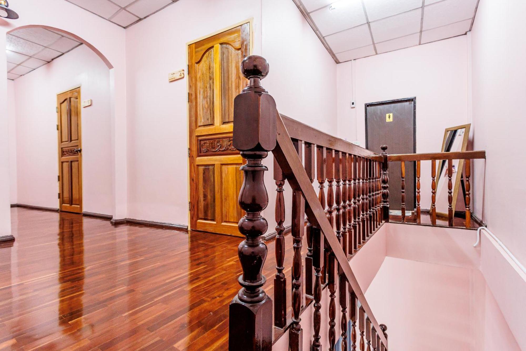 Baan Mee Suk Ayutthayaホステル エクステリア 写真